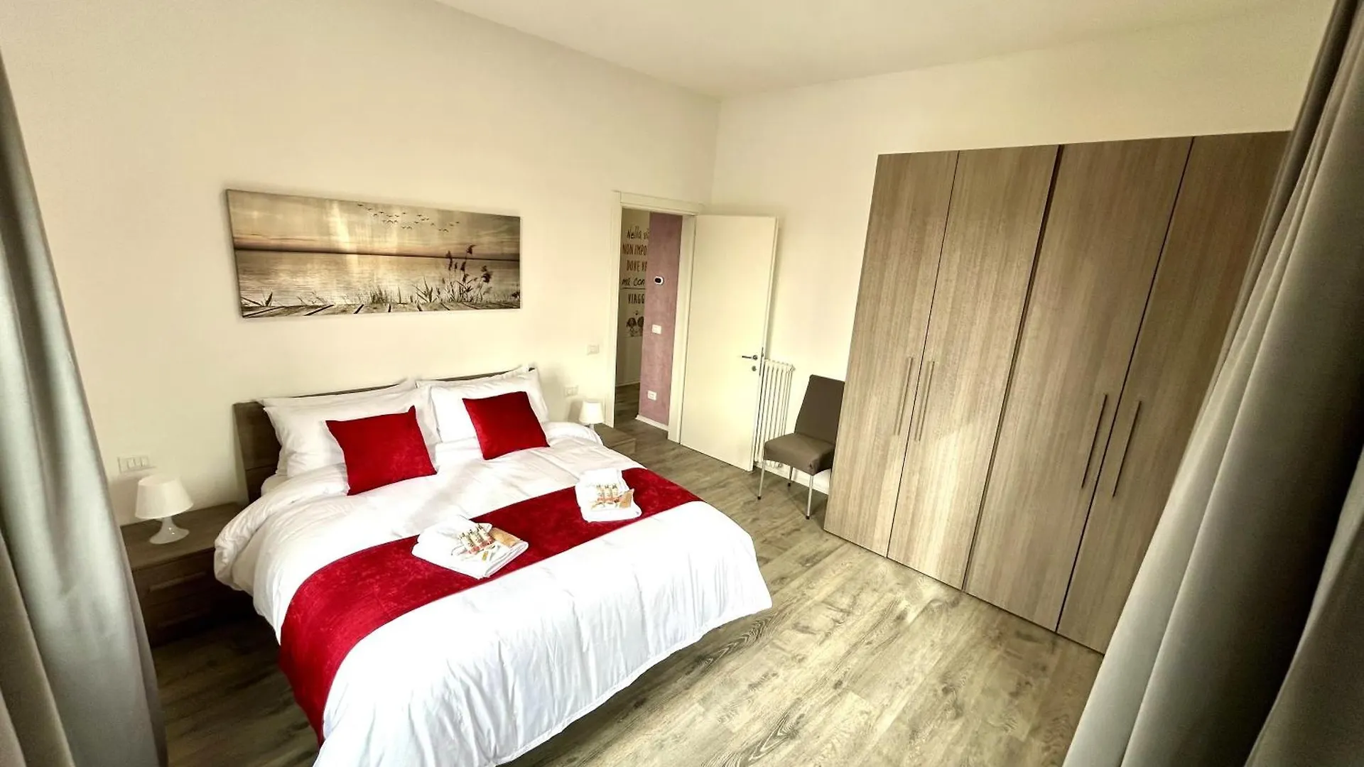 Lovely Bridge View Apartment Close To Padua City Center  Padova